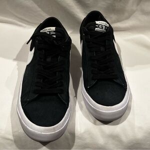 NIKE SB ZOOM BLAZER LOW GT SNEAKERS